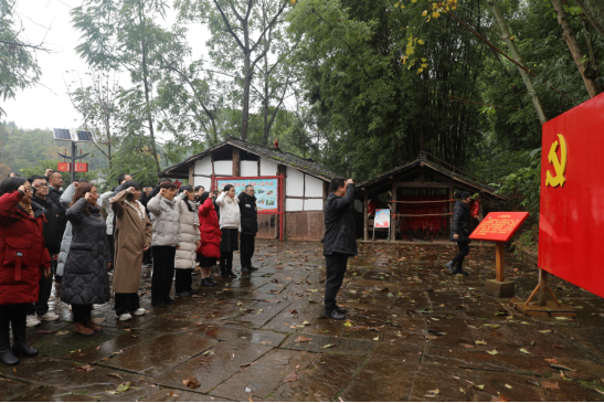 尋紅色根脈，鑄奮斗力量--遂寧四中黨總支開展紅色教育主題黨日活動(1)140.png